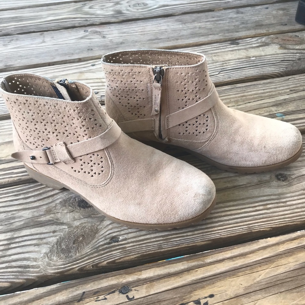 Teva De La Vina booties, size 7.5